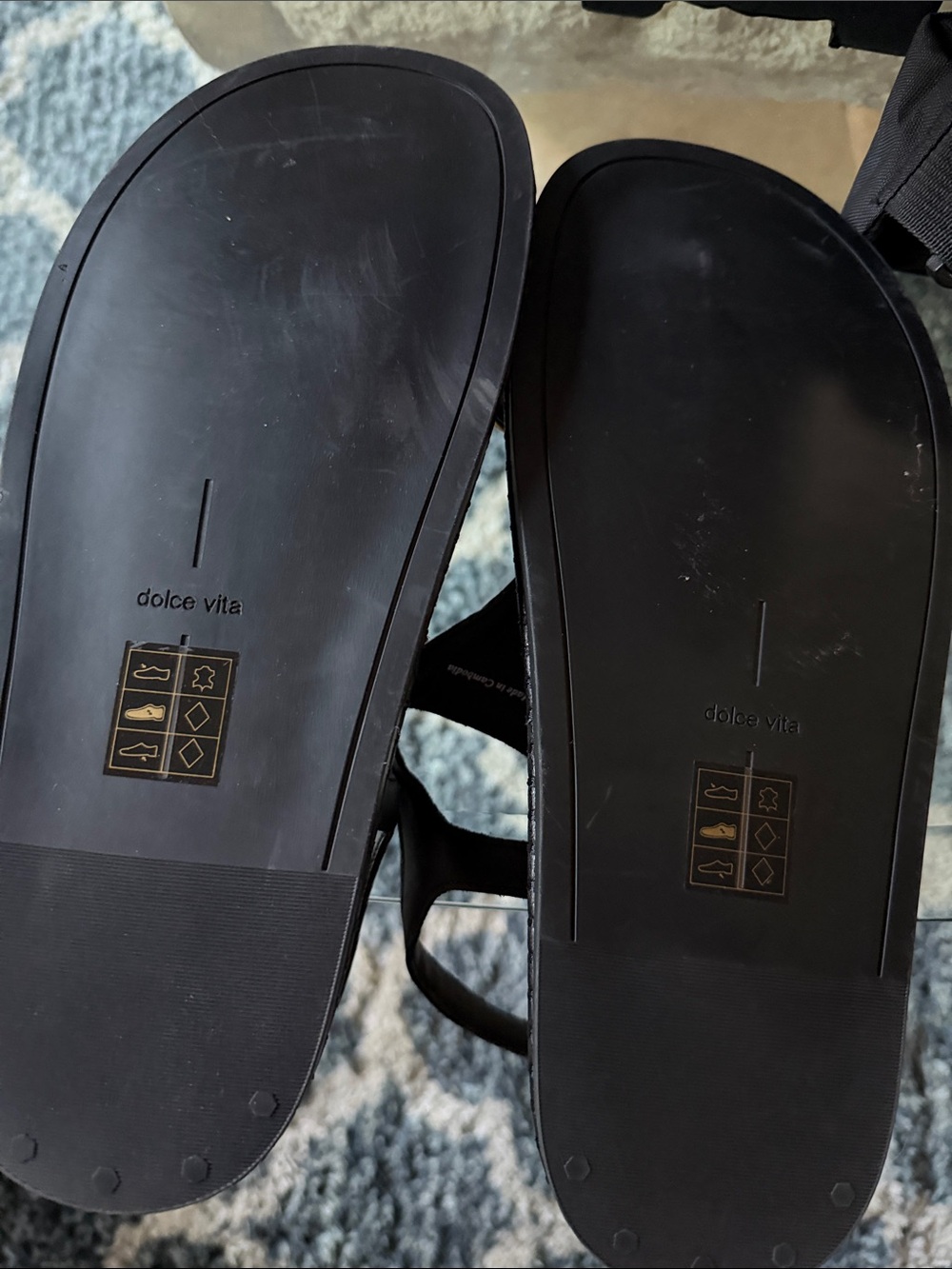 Dolce Vita Black T-Strap Sandals with Gold Logo Detail - Picture 2 of 2